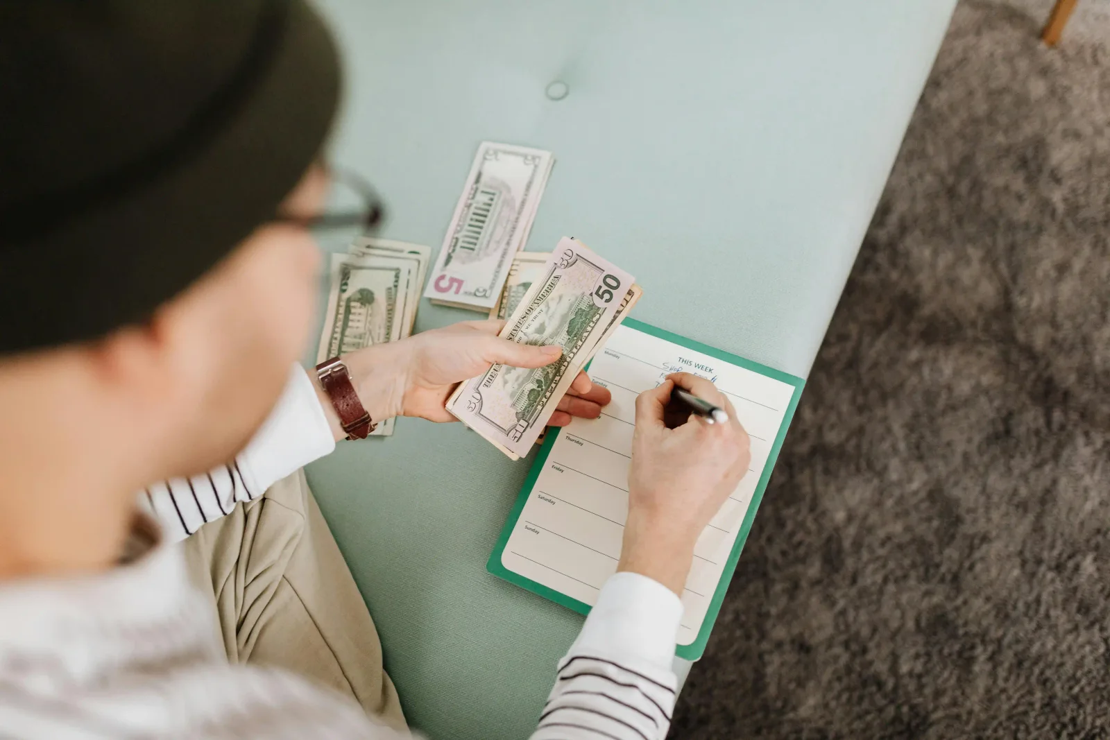 Orçamento mensal: o passo a passo simples para organizar suas contas e sobrar dinheir